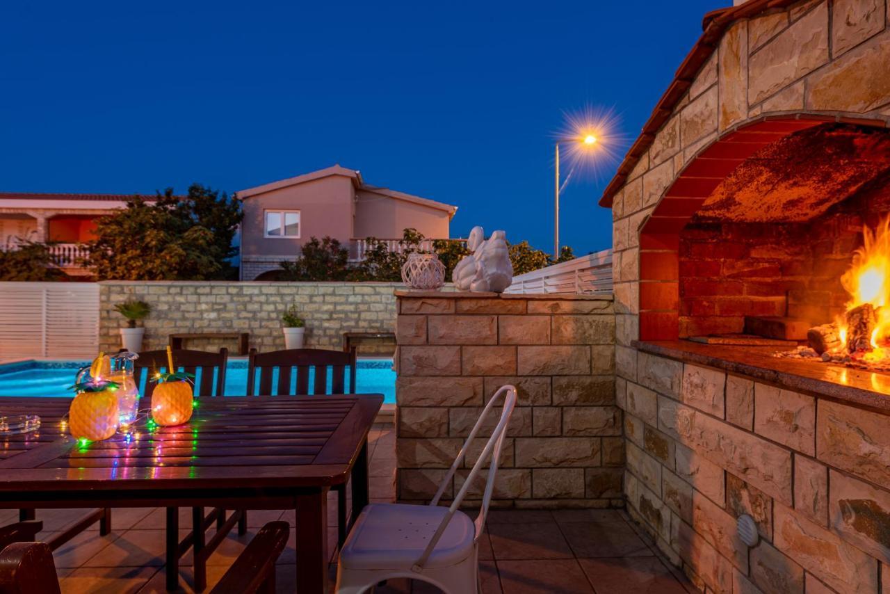 Villa Karmen - Poolhouse Vir Εξωτερικό φωτογραφία
