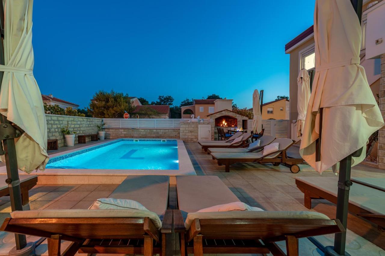 Villa Karmen - Poolhouse Vir Εξωτερικό φωτογραφία