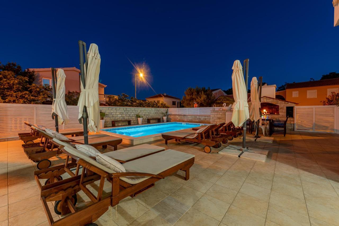 Villa Karmen - Poolhouse Vir Εξωτερικό φωτογραφία