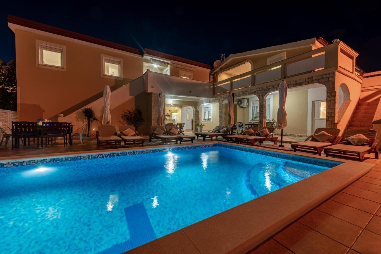 Villa Karmen - Poolhouse Vir Εξωτερικό φωτογραφία
