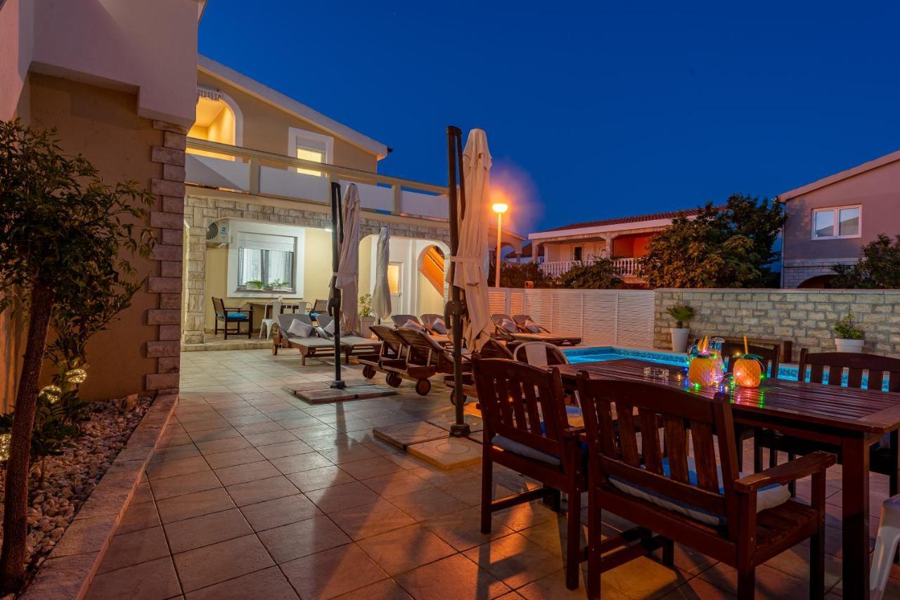 Villa Karmen - Poolhouse Vir Εξωτερικό φωτογραφία