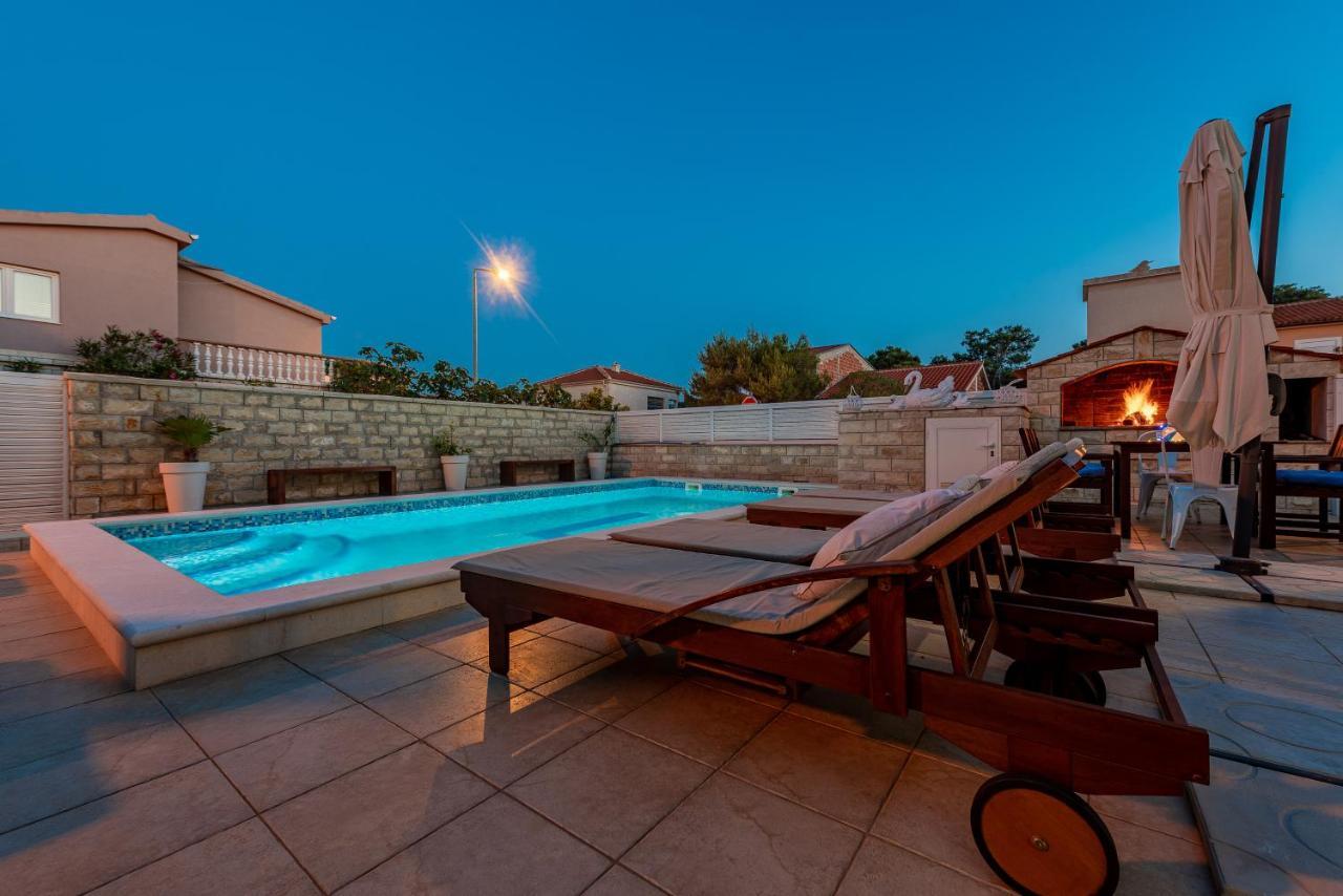 Villa Karmen - Poolhouse Vir Εξωτερικό φωτογραφία