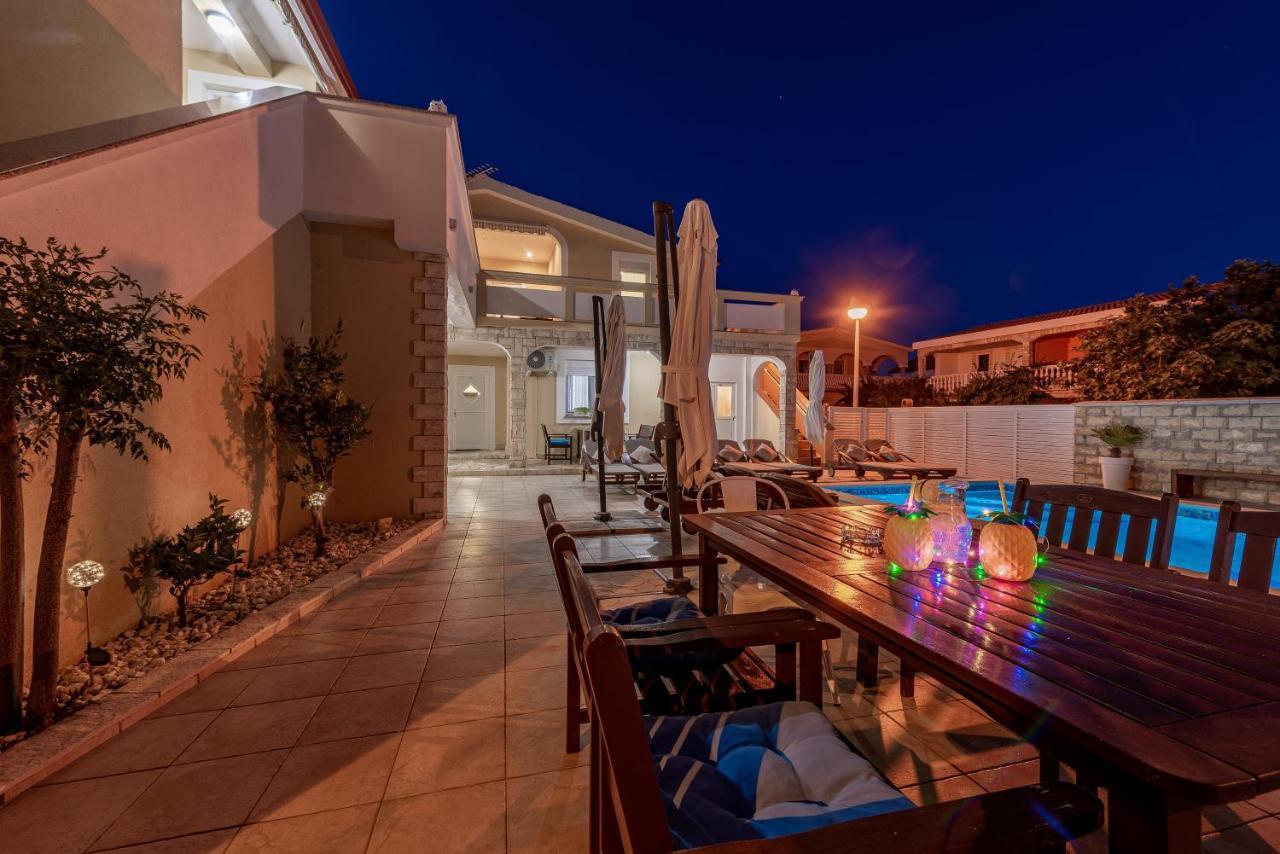 Villa Karmen - Poolhouse Vir Εξωτερικό φωτογραφία
