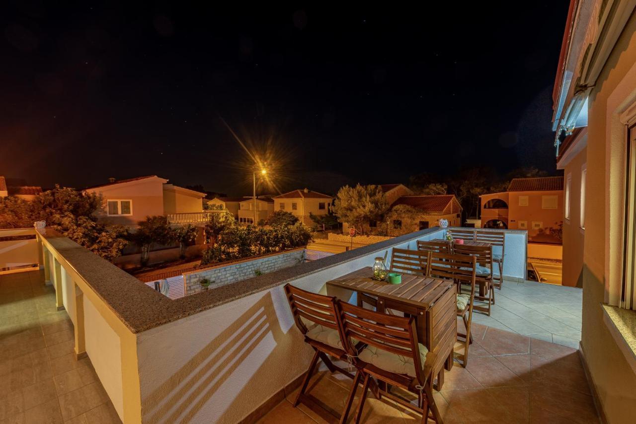 Villa Karmen - Poolhouse Vir Εξωτερικό φωτογραφία