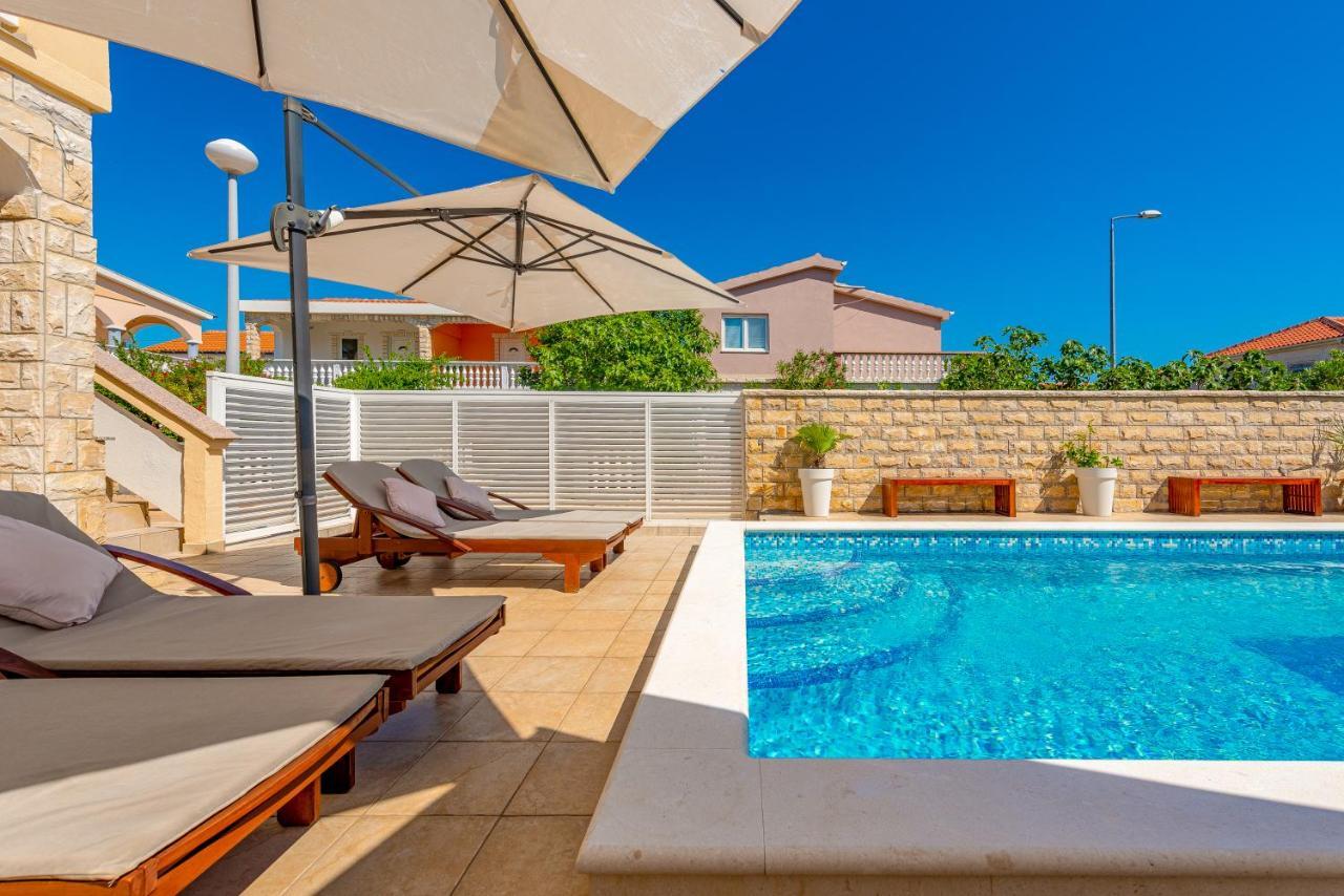 Villa Karmen - Poolhouse Vir Εξωτερικό φωτογραφία