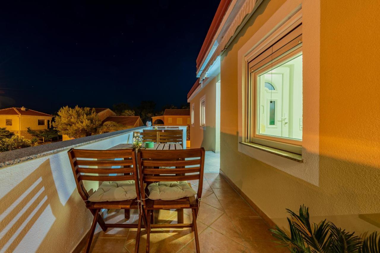 Villa Karmen - Poolhouse Vir Εξωτερικό φωτογραφία