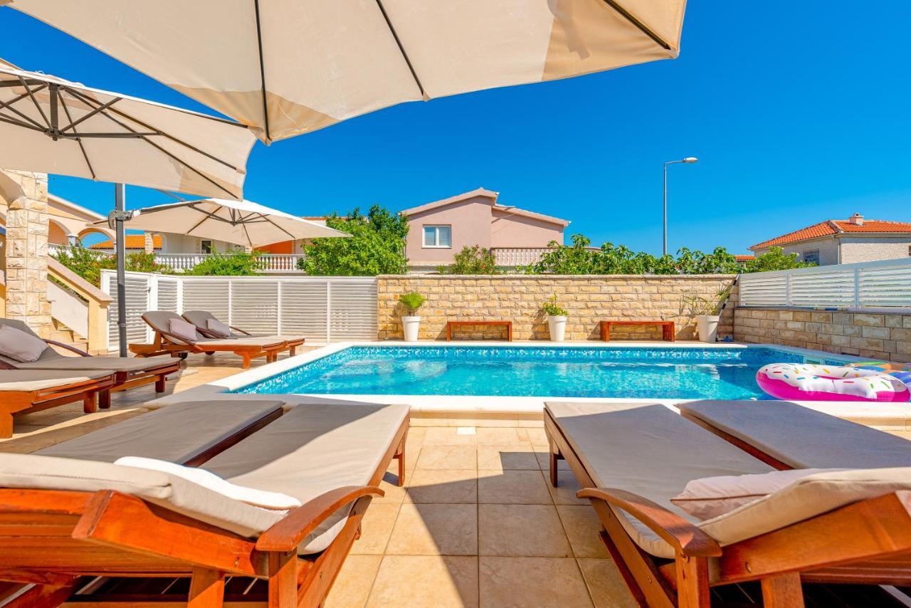 Villa Karmen - Poolhouse Vir Εξωτερικό φωτογραφία
