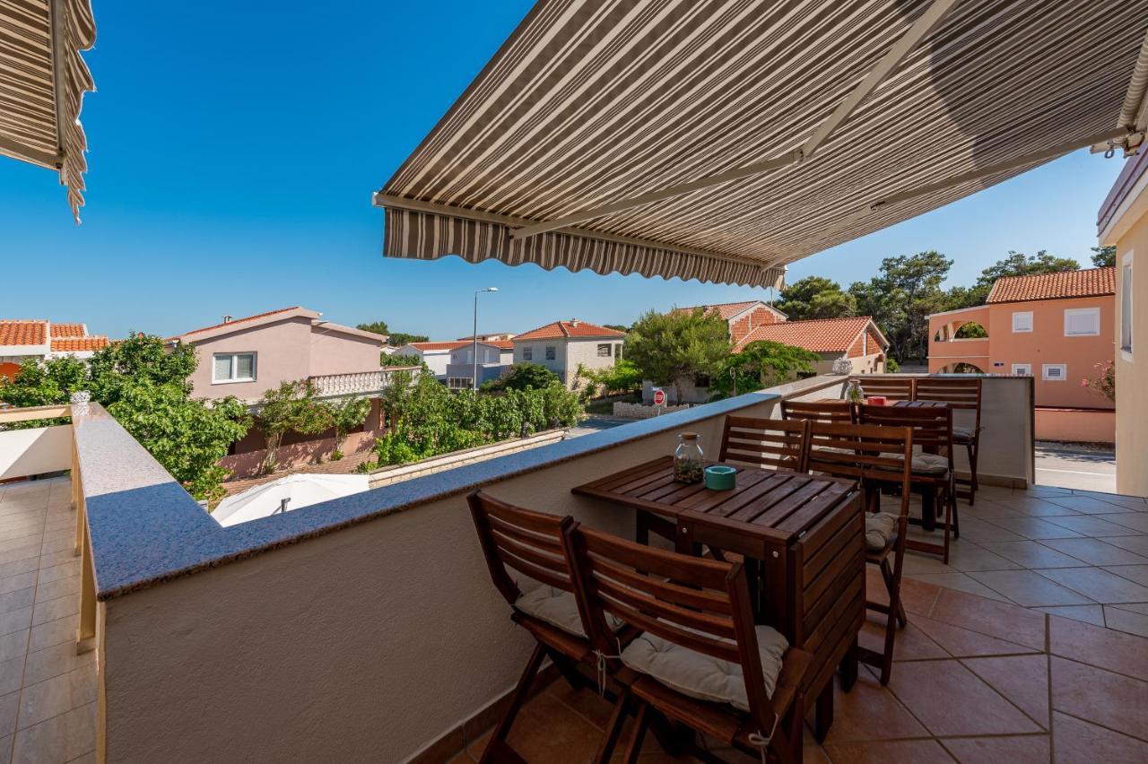 Villa Karmen - Poolhouse Vir Εξωτερικό φωτογραφία