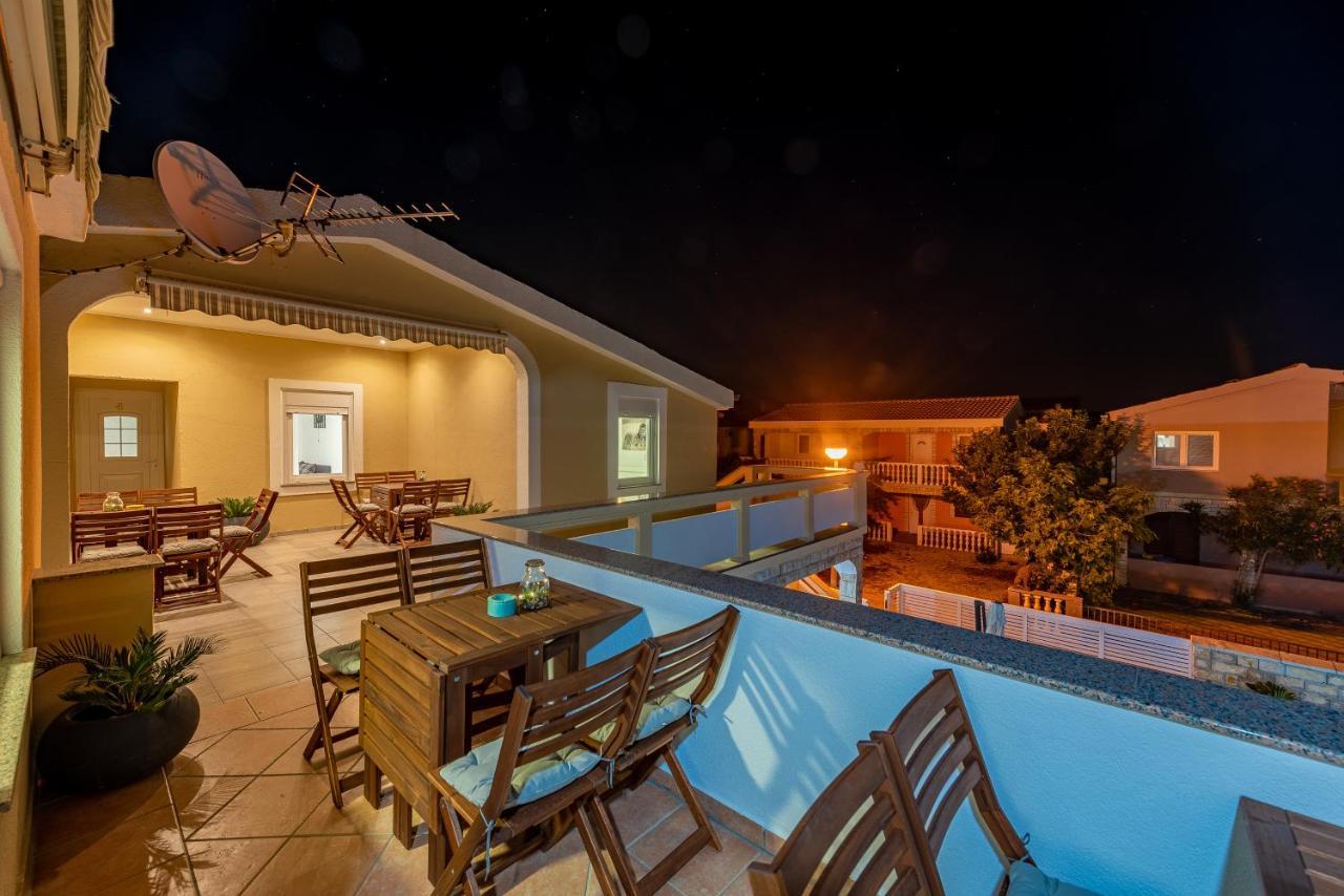 Villa Karmen - Poolhouse Vir Εξωτερικό φωτογραφία
