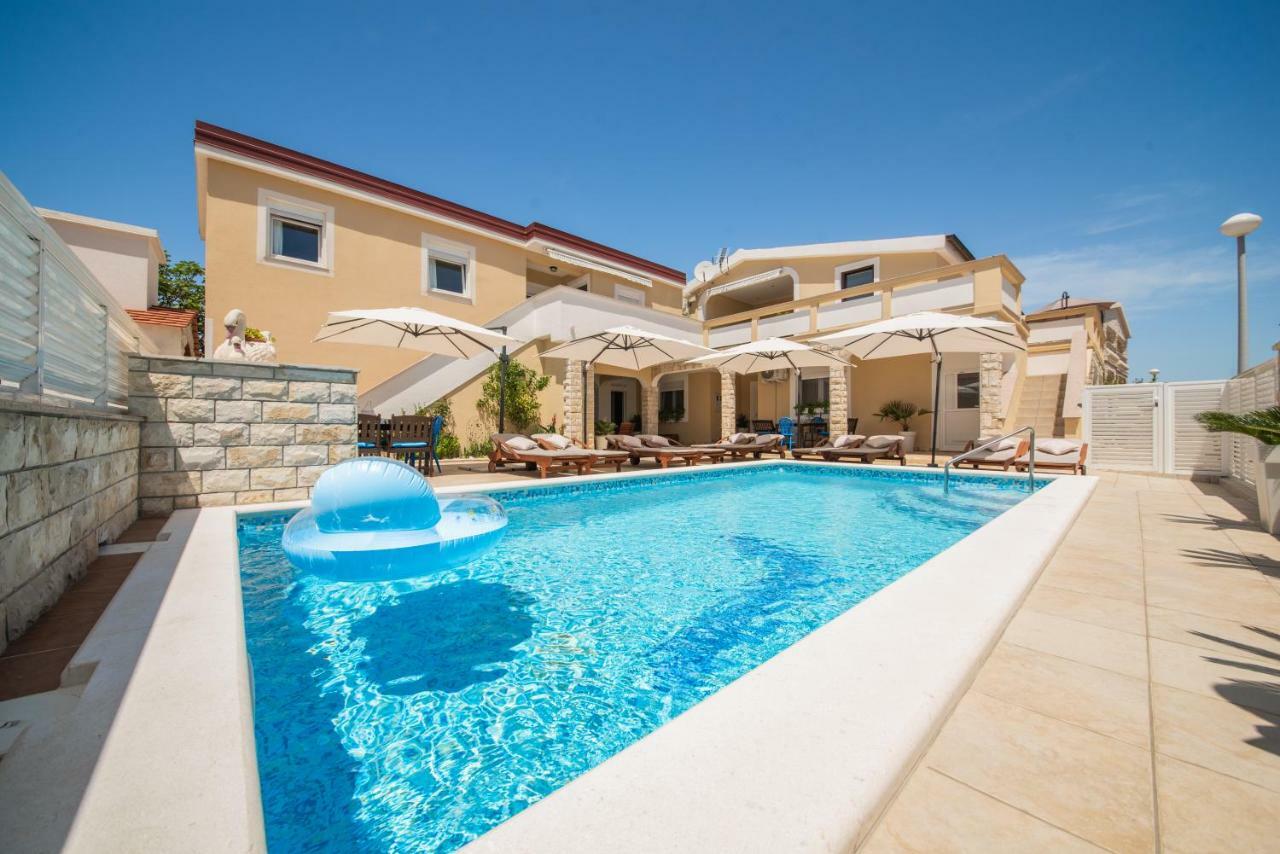 Villa Karmen - Poolhouse Vir Εξωτερικό φωτογραφία